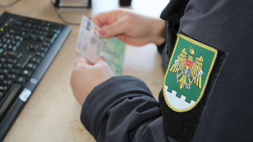Opt documente de călătorie false, depistate de polițiștii de frontieră