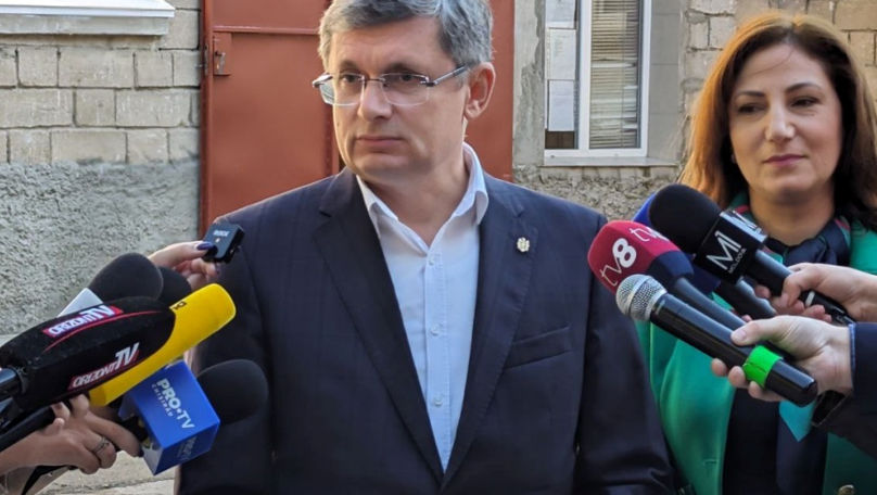Grosu, luat prin surprindere: De 8 Martie execut ordinele la bucătărie