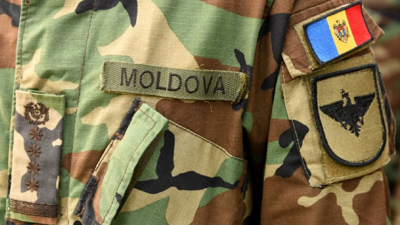 Tânărul prins cu droguri pe teritoriul unei unități militare, în arest