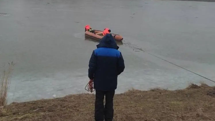 Tragedie la Edineț: Un bărbat a mers la pescuit, dar a căzut sub gheață
