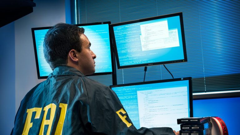 FBI anunță o recompensă uriașă pentru arestarea unui fost snowboarder olimpic