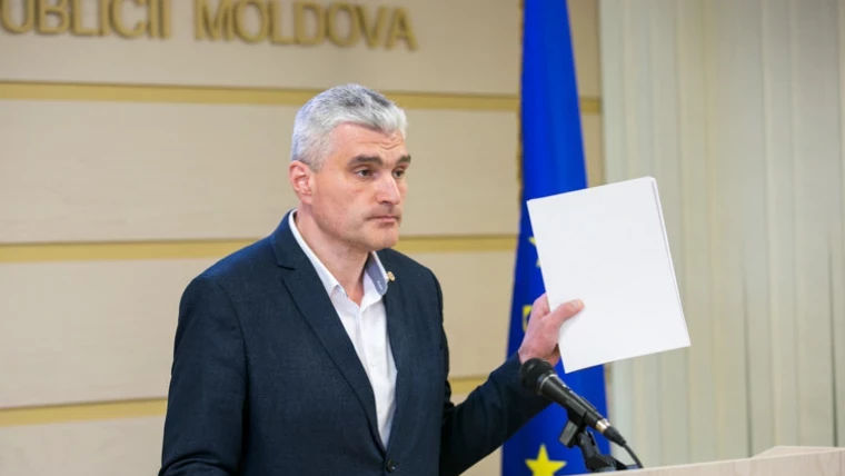 Slusari: Guvernul folosește fondurile UE pentru promisiuni electorale