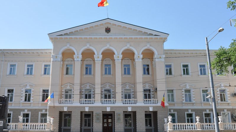 Tot mai mulți polițiști părăsesc sistemul din cauza salariilor mici