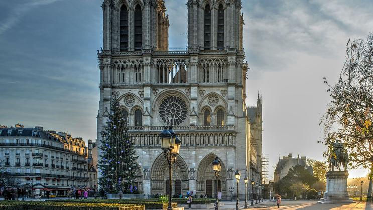 Decesul Papei Francisc: Clopotele Catedralei Notre-Dame de Paris bat 88 de ori