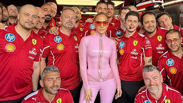 Jennifer Lopez i-a înnebunit pe cei de la Ferrari. Cum a apărut artista