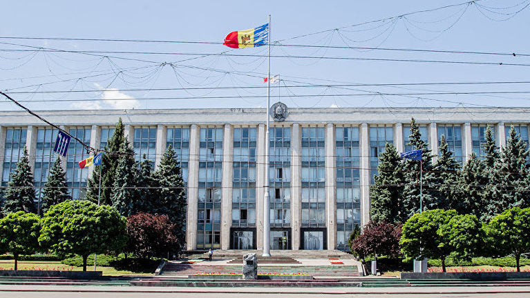 Guvernul ajută antreprenorii: Facturi mai mici și 10.000 locuri de muncă
