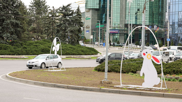 Chișinăul se pregătește pentru Paște. Au apărut primele decorațiuni