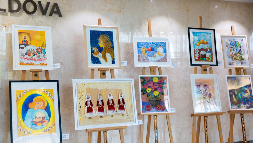 O expoziție dedicată sărbătorilor pascale, deschisă la Parlament