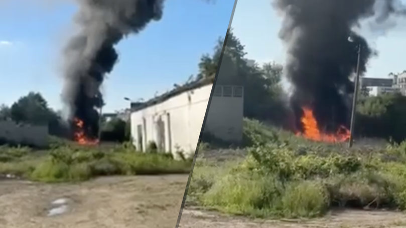 Incendiu în spatele unui centru comercial: Cinci echipaje de pompieri au intervenit