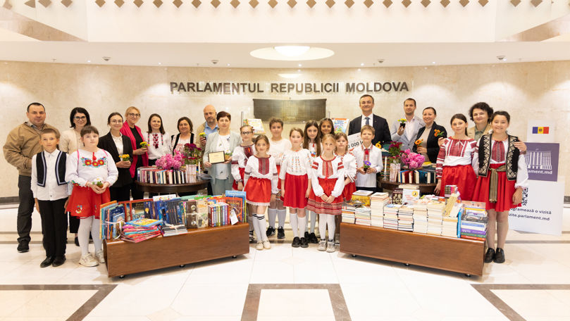 Circa 1.000 de cărți, transmise copiilor și adolescenților aflați în dificultate
