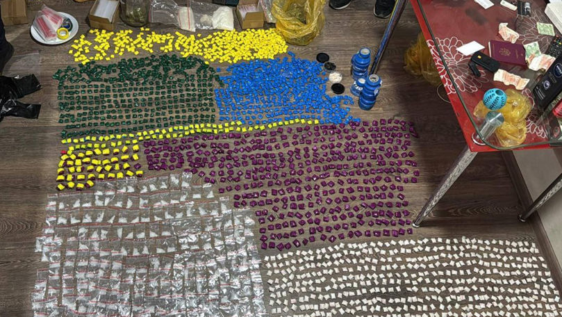 Droguri de 2,5 milioane lei, ridicate la Ungheni: Trei persoane, reținute
