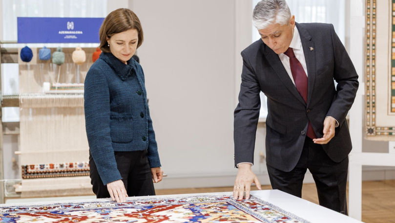 Maia Sandu a vizitat expoziția de covoare azere, la Chișinău