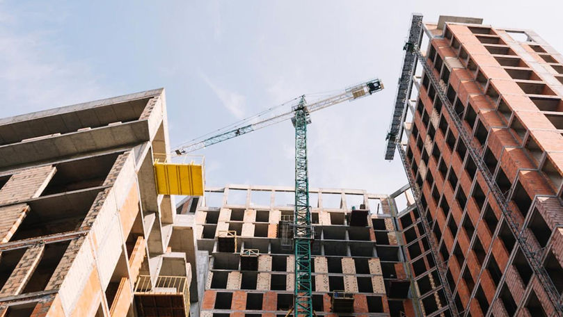 Deși volumul lucrărilor de construcții crește, sectorul duce lipsă de angajați