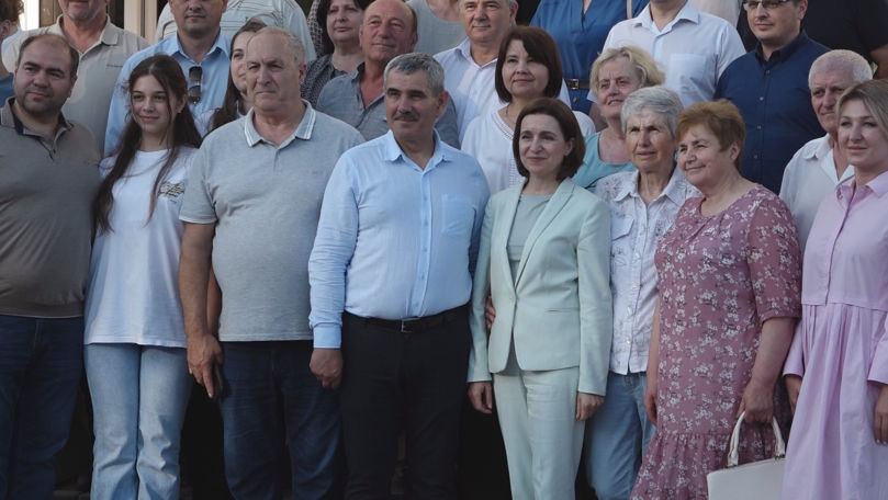 Maia Sandu, în dialog cu locuitorii din Corlăteni: Ce i-au spus oamenii