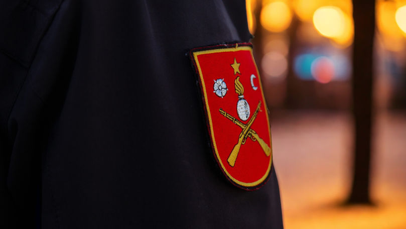 Un tânăr și un adolescent căutați de Poliție, reținuți de carabinieri