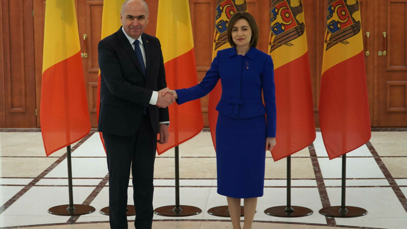 Sandu l-a felicitat pe noul premier al României: Cooperarea strânsă va continua