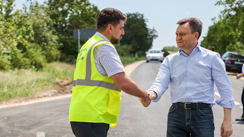 Lucrările de reparație a unui drum din Orhei, inspectate de Dorin Recean