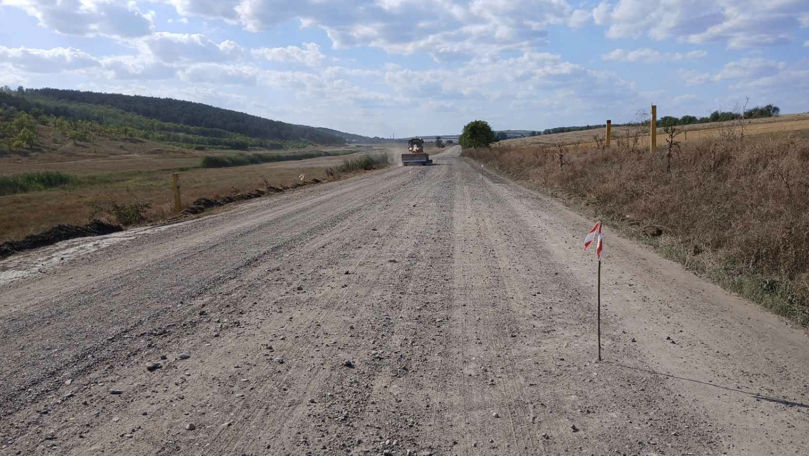 Încep lucrările pe un alt sector al drumului regional G106, Anenii Noi