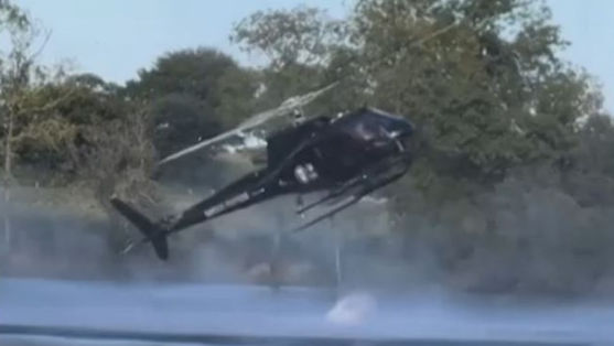 Franța: Momentul în care un elicopter folosit pentru stingerea incendiilor se prăbușește într-un lac