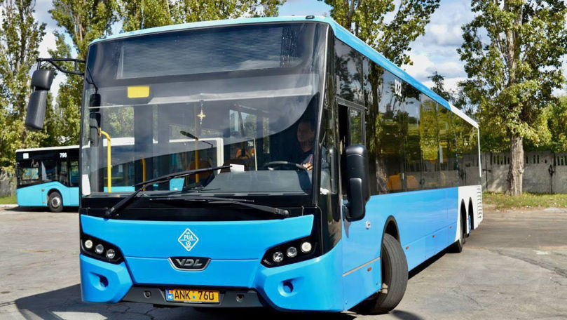 Ruta suburbană de autobuz nr. 10 circulă pe traseul obișnuit