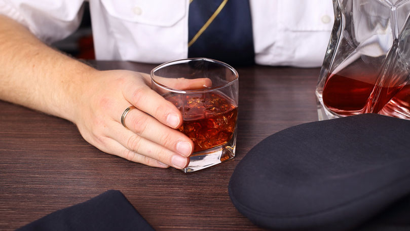 Piloții unui avion cu 103 persoane la bord, prinși beți: Alt membru al echipajului era drogat