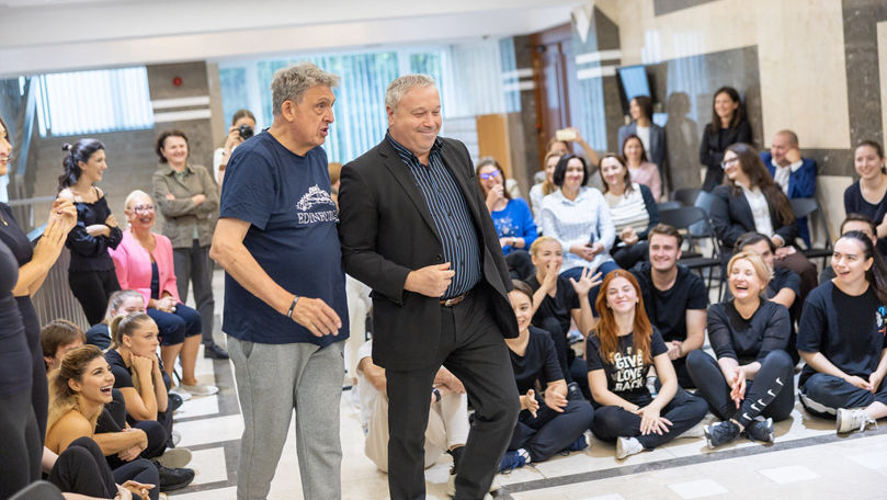Expoziție la Parlament: Creațiile studenților de la AMTAP, prezentate