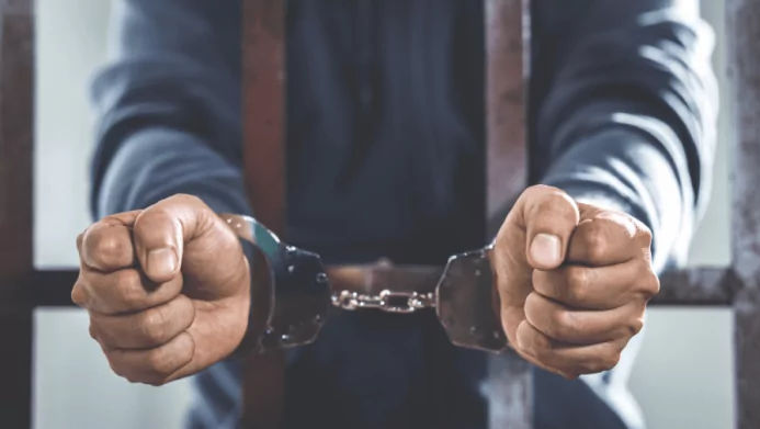 Și-a omorât intenționat vecinul cu un topor: Un bărbat va sta 18 ani la închisoare