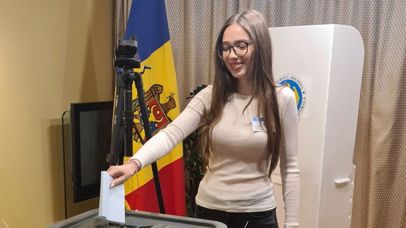 Prima experiență electorală: O tânără a dat startul votului la Vilnius