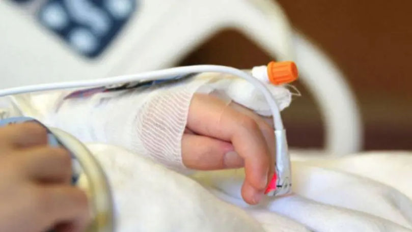 O clipă de neatenție: Copil din Râbnița, spitalizat după ce a înghițit 6 pastile