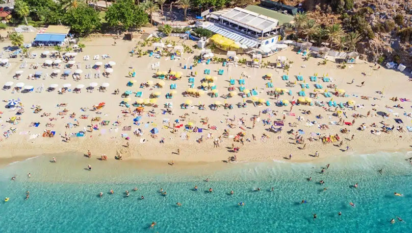 Celebra plajă Cleopatra din Alanya a fost inundată de ape uzate