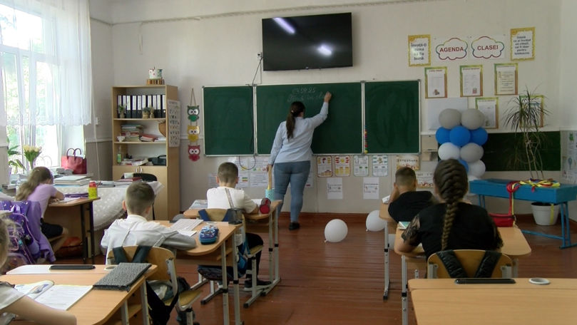 Școli pustii: Clase goale și doar doi elevi în clasa întâi la Soroca