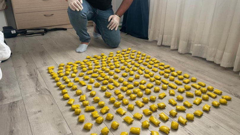 Un bărbat, reținut în flagrant după ce a luat din ascunziș 1,5 kg de marijuana