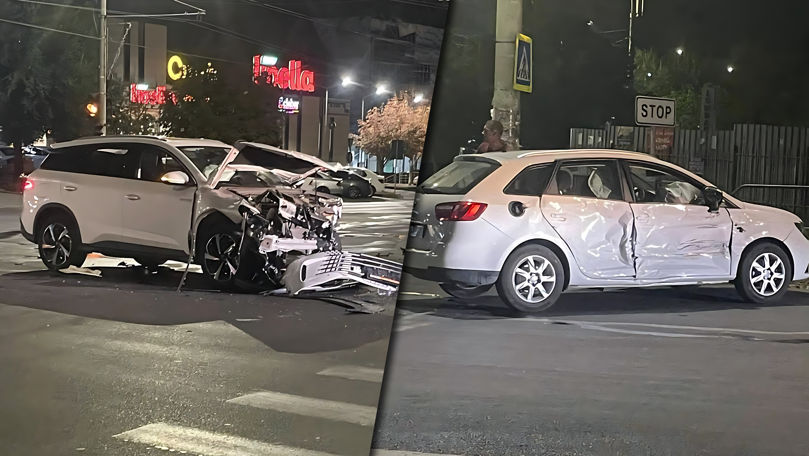 Accident la o intersecție din Capitală: Două automobile, grav avariate
