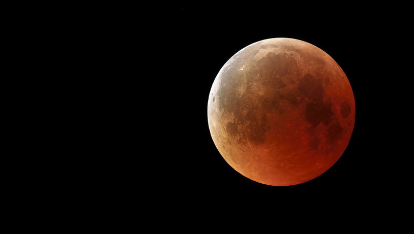 Eclipsă totală de Lună: Când începe fenomenul „luna roșie”