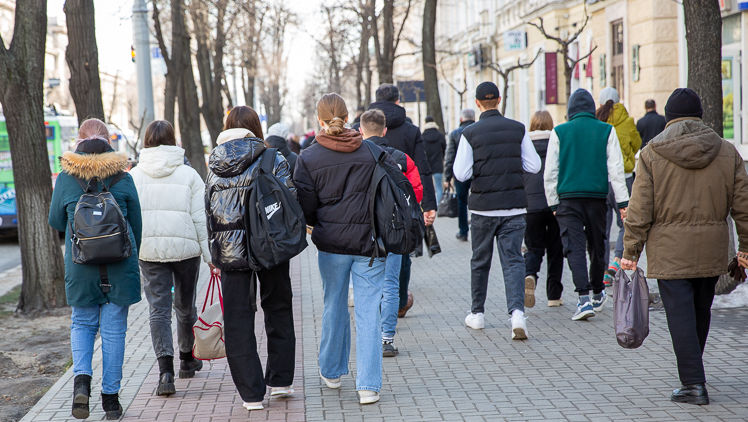 Tineri, inclusiv din stânga Nistrului, plătiți pentru a participa la protest