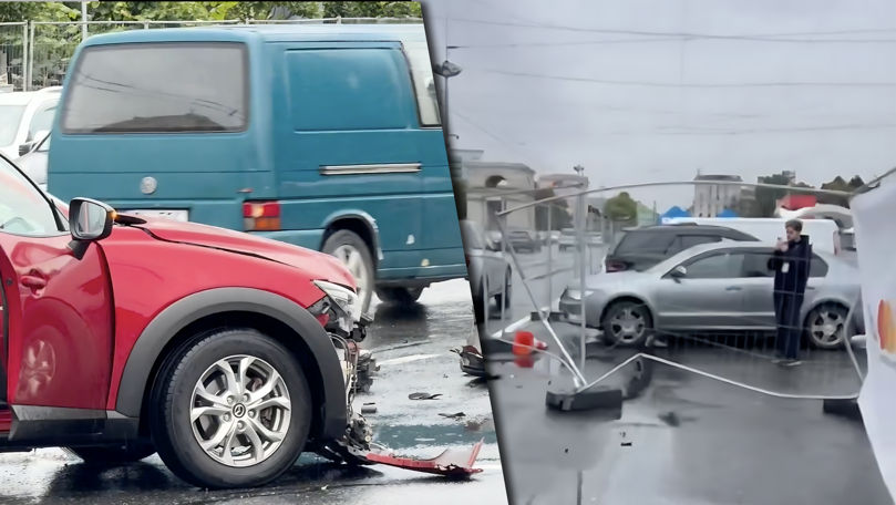 Accident în Capitală: O mașină a intrat în gardul instalat în PMAN