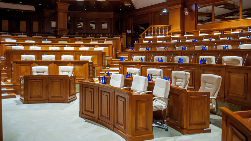 Noul Parlament, dominat de bărbați: Ponderea femeilor scade la 36,6%