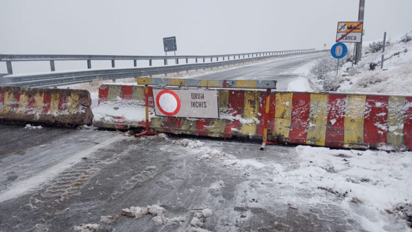 Ninsoarea continuă în munții din România: Recomandări pentru șoferi