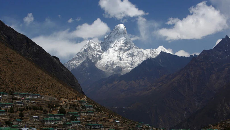 Doi alpiniști au murit în munții Himalaya
