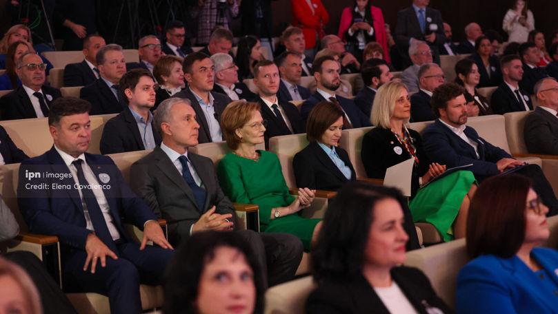 Maia Sandu și Familia Regală a României, la ceremonia aniversară a USMF