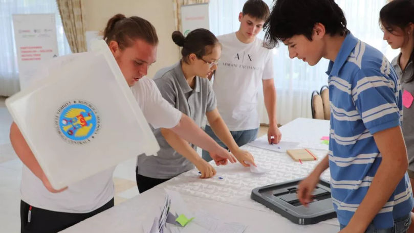 Elevii din 735 de instituții au ales noii președinți ai Consiliilor Școlare