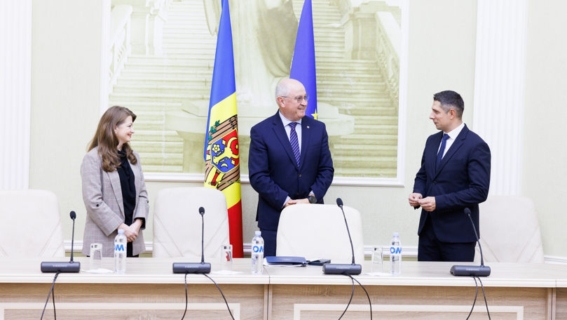 Opt din cei 16 miniștri ai noului Guvern și-au început astăzi oficial activitatea