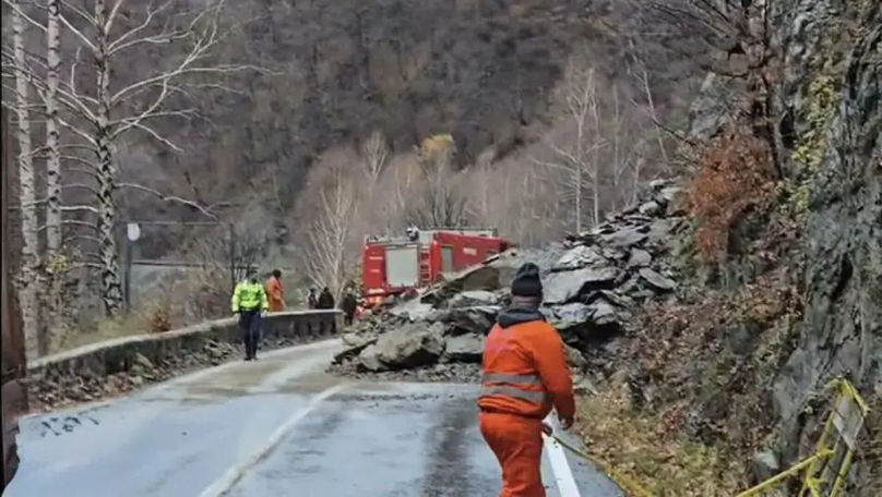 Incident pe Transfăgărășan: Stânci căzute pe drum opresc traficul
