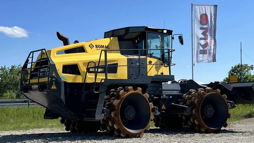 Regia Autosalubritate a achiziționat încă un tractor pentru compactarea deșeurilor