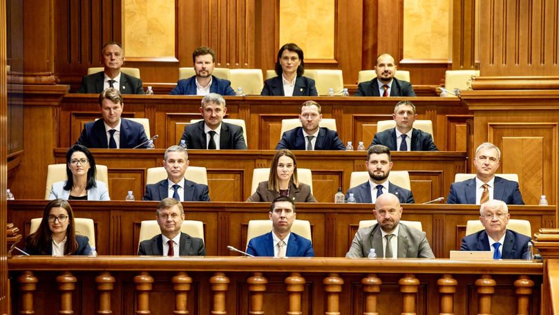 LIVE: Guvernul Munteanu depune jurământul de învestire