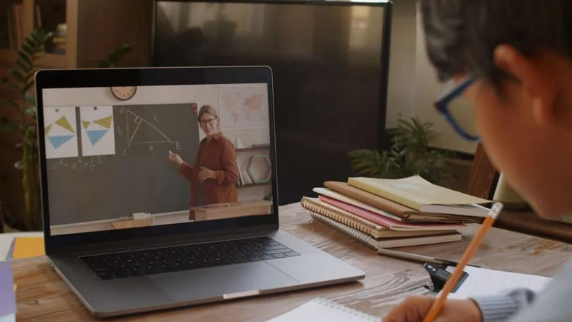 Reguli stricte pentru lecțiile online: Elevii, obligați să aibă camera video activată