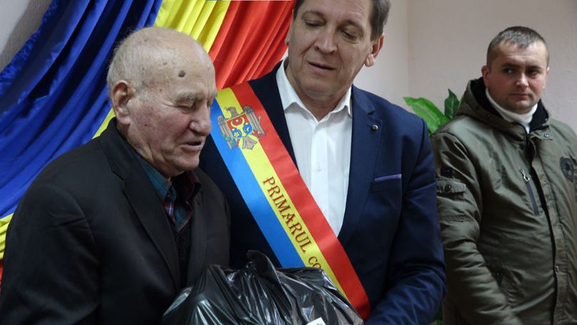 Daruri de Sfântul Nicolae: 55 de vârstnici din Pepeni au primit pachete alimentare