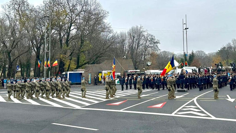 Militarii moldoveni au defilat primii la parada din București, de Ziua României