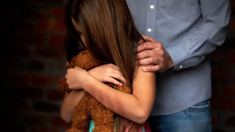 Un bărbat, condamnat la 19 ani de închisoare după ce și-a abuzat sexual fiica