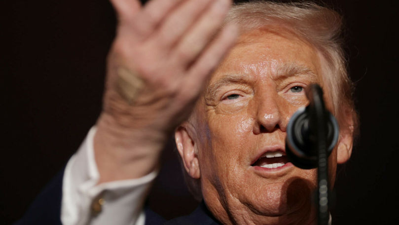 Donald Trump poartă un pansament, iar Casa Albă invocă strângerile de mână